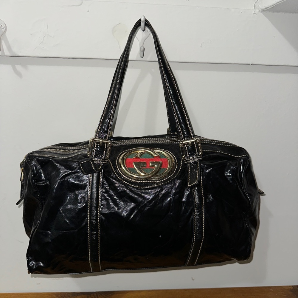 Britt Boston bag in black patent leather Dialux